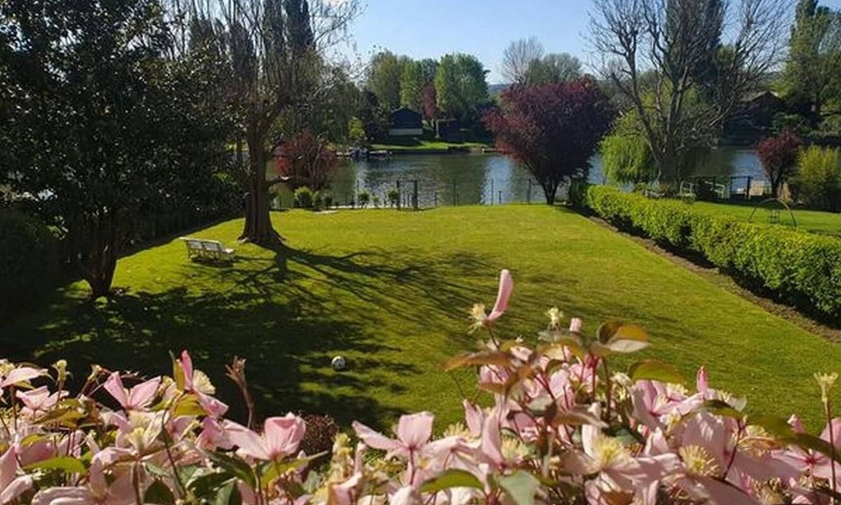 Mezy-sur-Seine House | Demeure de Caractère, La Seine au Bout du Jardin, 40 km Paris