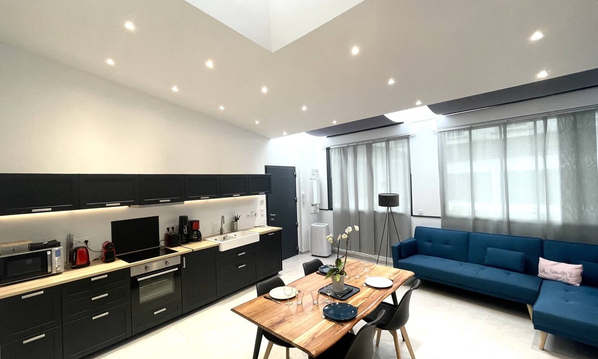 Montreuil-sur-Mer Apartment | Design apartment number 12 with courtyard view
