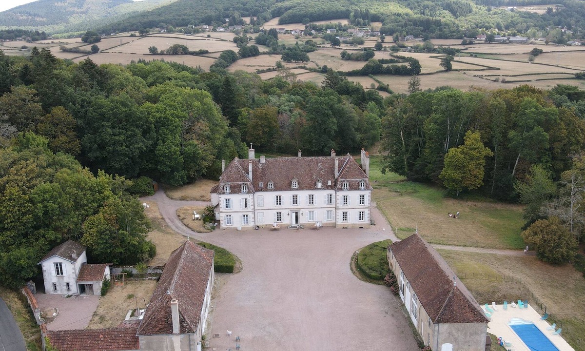 Brion House | Detached wing of a castle with a pool near Autun (5 km)