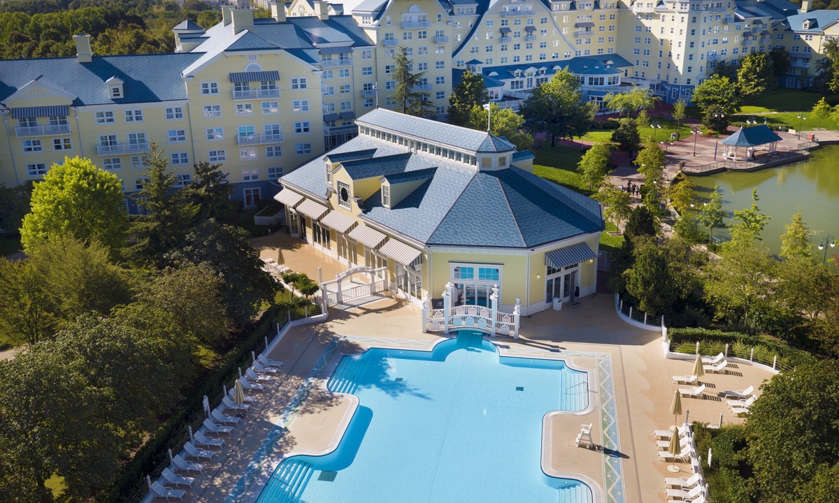 Coupvray Hotel | Disney's Newport Bay Club®
