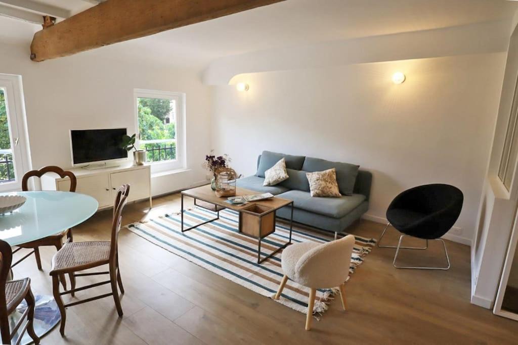 Senlis House | Duplex Downtown Abbaye by La Boîte En Plus