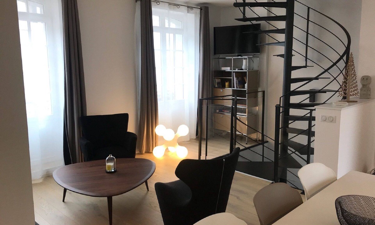 Le Touquet-Paris-Plage Apartment | DUPLEX IN BEAUTIFUL TOUQUETTOISE, PROX. SHOPS & ST. JEAN STREET, 150M SEA FRONT