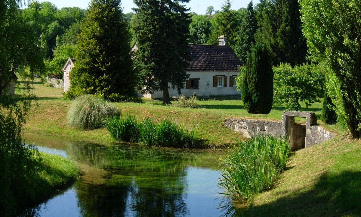 Druyes-les-Belles-Fontaines Cottage | Eco-friendly self-catering cottage in Burgundy