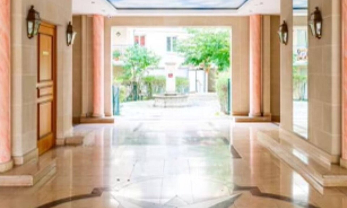 Faubourg North Apartment | ELYSEE DARCY Centre Gare with balcony loggia and secure private garage