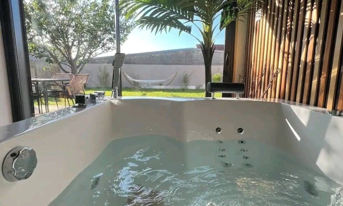 Loon-Plage Villa | 𝐄𝐬𝐜𝐚𝐩𝐞 𝐙𝐞𝐧 Tropical Villa & Private Spa