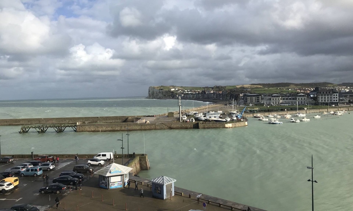 Le Treport Apartment | Facing the sea, renovated apartment 100m2, 3 bedrooms