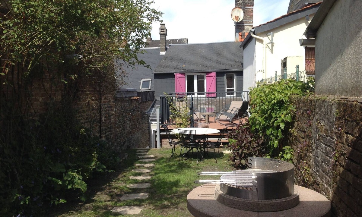 Saint-Valery-sur-Somme House | fisherman's house with garden and terrace facing south. Furnished tourist accommodation *