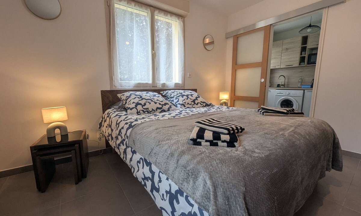 Braucourt Cottage | Comfortable studio with private outdoor space