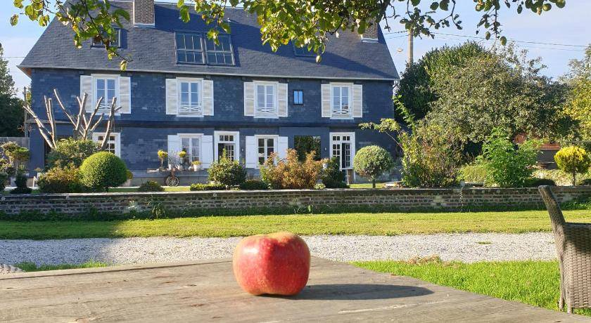 Saint-Martin-aux-Chartrains Bed & Breakfast | 40 m² Bed and breakfast ∙ 2 guests