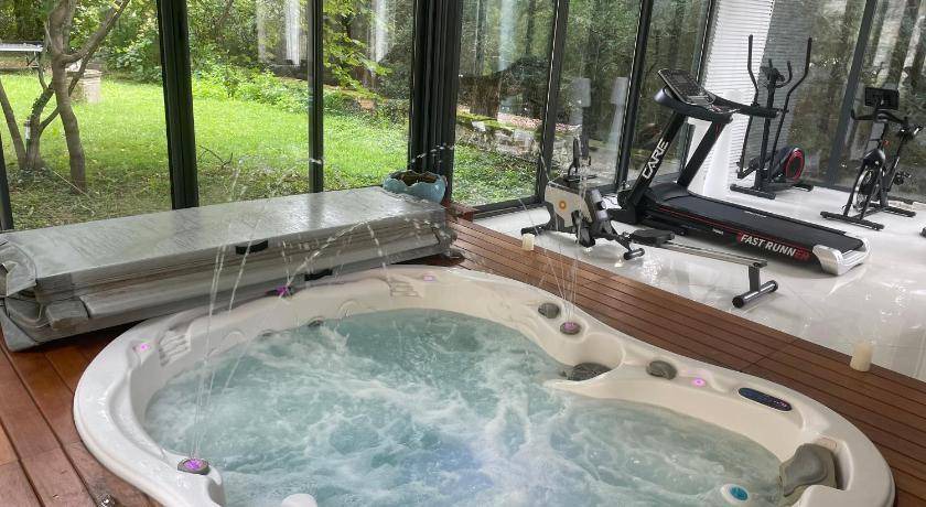 Sainte-Genevieve-les-Gasny Bed & Breakfast | 120 m² Bed and breakfast ∙ 3 bedrooms ∙ 6 guests
