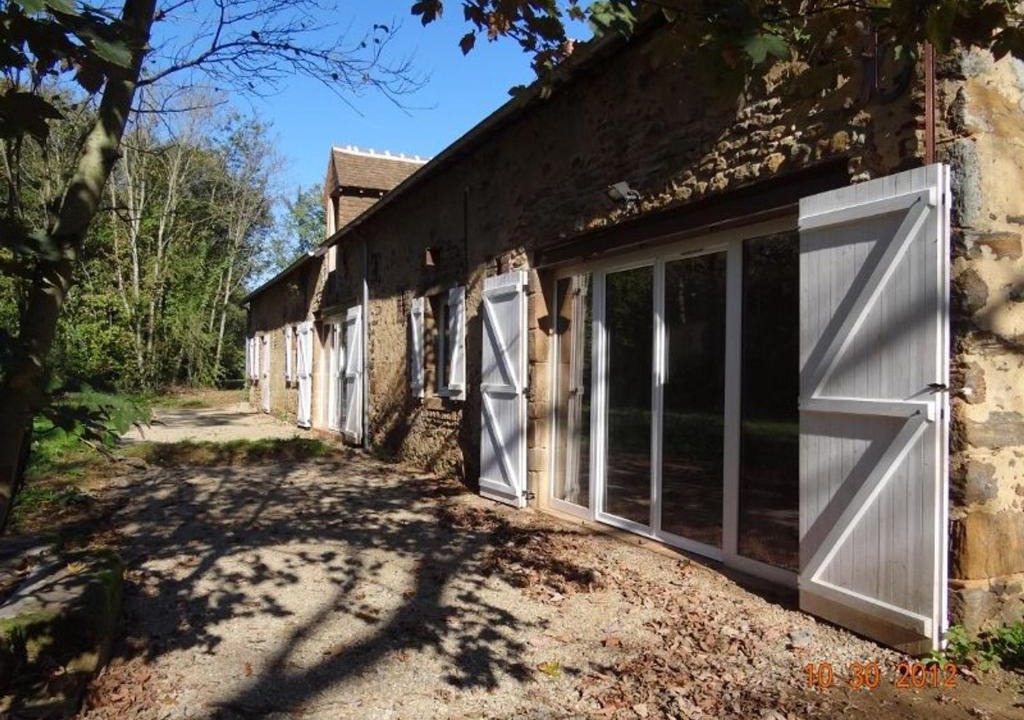 La Bazoge House | Gîte rénové en pleine campagne près du Mans : 5 chambres, terrasse, barbecue, accès Paris facile - FR-1-410-213