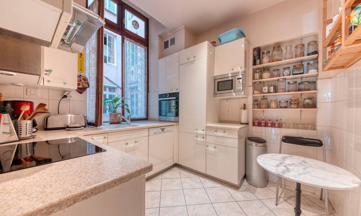 Griffon - Royale Apartment | GuestReady - Lyon Literary Retreat amidst Antiques