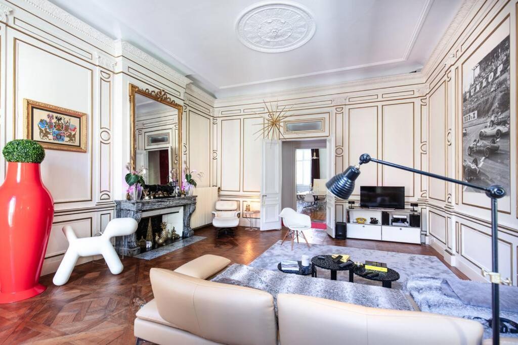 Besancon Old Town Apartment | Hôtel particulier de 1734 - avec Parking - Plein centre-ville