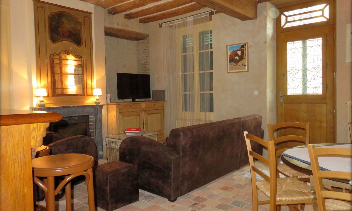 Montmirail Cottage | Historic 18th Century Home with Modern Comforts in Medieval Village