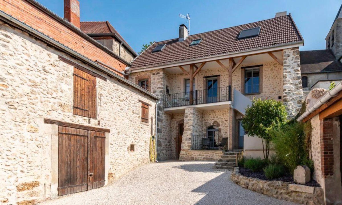 Venteuil House | Holiday Home 'Gîte La Voisine' with Private Terrace, Wi-Fi and Air Conditioning