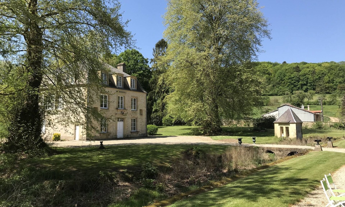 Tailly Other | Holiday in a property in a valley. Heated pool