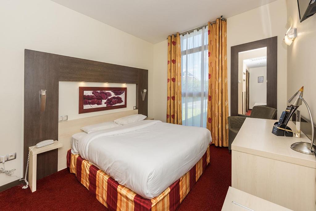 Beauvais Hotel | Hostellerie Saint Vincent Beauvais Aeroport