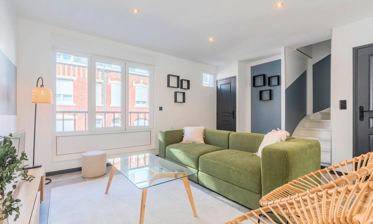 La Madeleine House | House 4bed 2bath with garden and private parking.