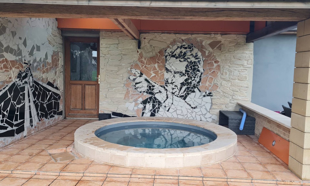 Rue House | House near Somme bay