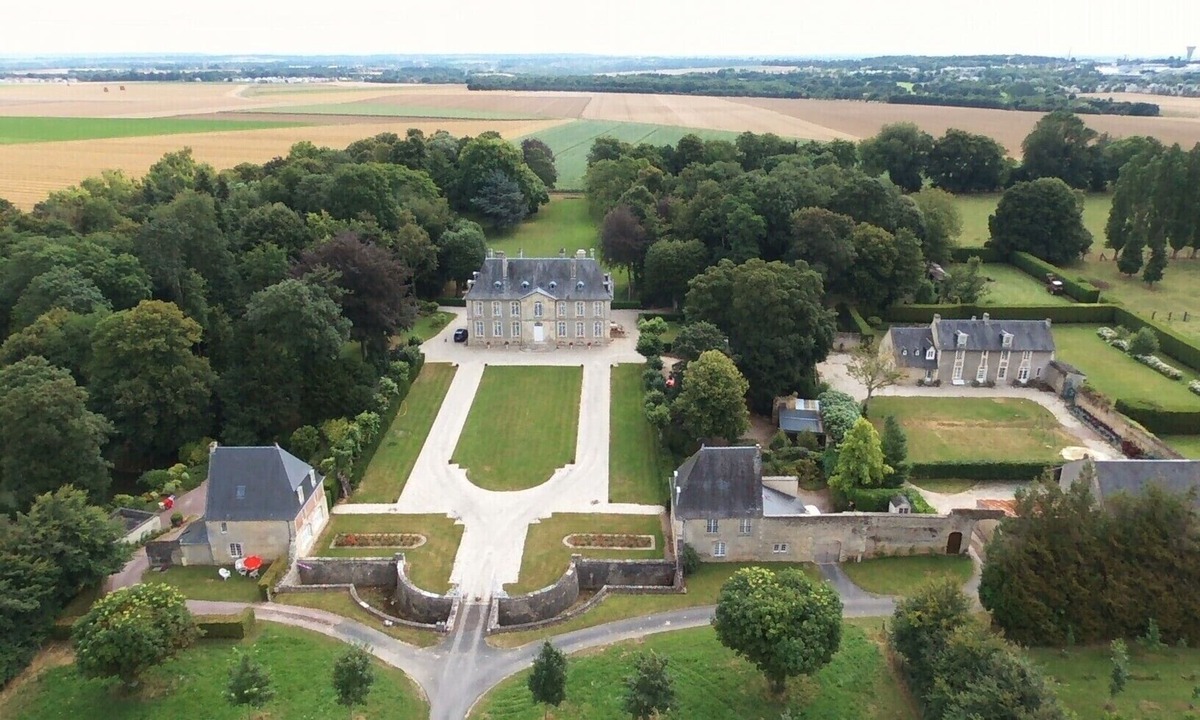 Bieville-Beuville House | HOUSE OF CHARACTER located in a historic setting on the outskirts of Caen