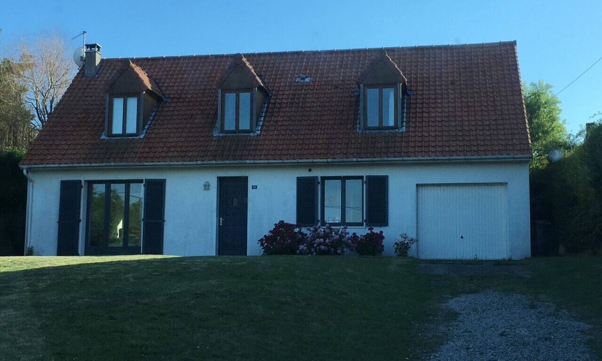 Wissant House | House surrounded by a garden, 5 mns walk from the beach. Saturday to Saturday.