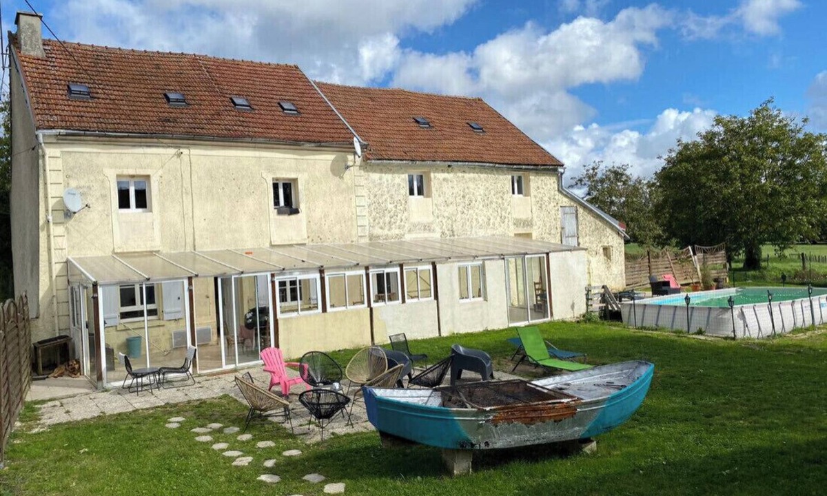 Verdelot House | House with many rooms, summer swimming pool, disco, 14 rooms