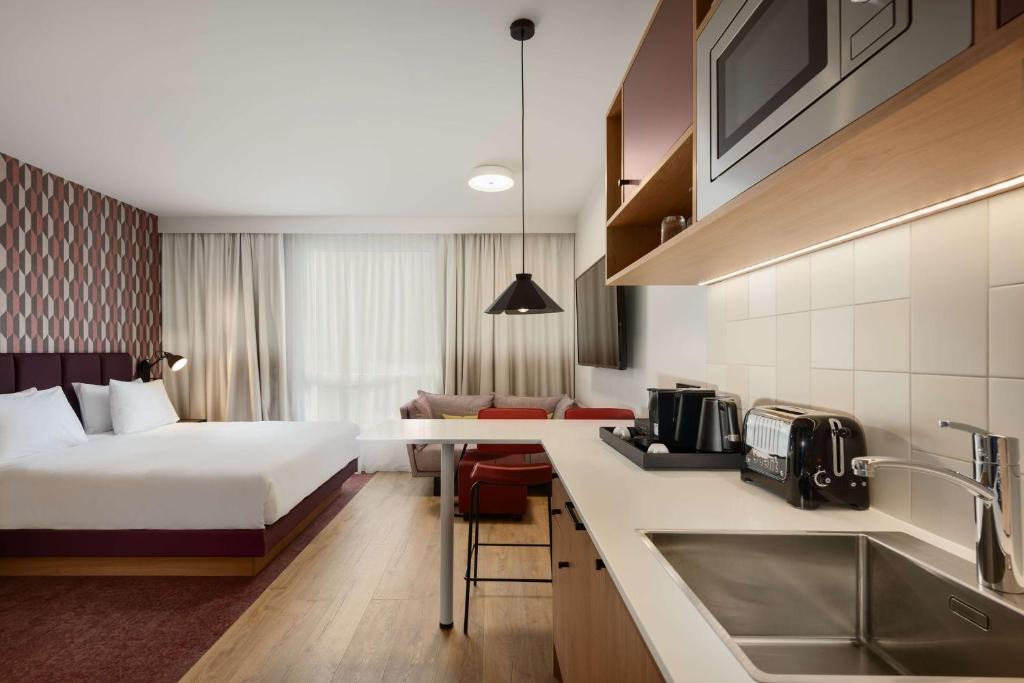 Roissy-en-France Hotel | Hyatt House Paris Charles de Gaulle Airport