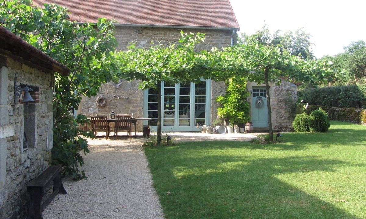 Saint-Gervais-sur-Couches House | In the heart of Burgundy, barn for 8 people, swimming pool, pétanque court, *