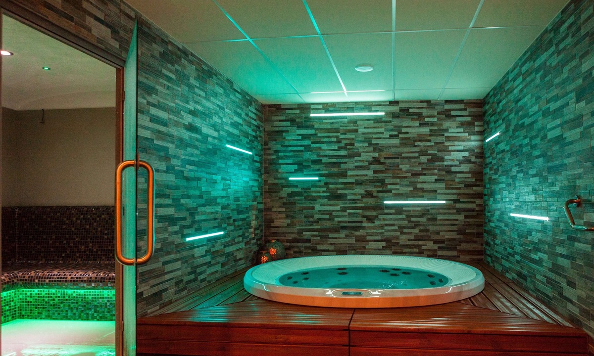 Poulainville Hotel | Kyriad Prestige Amiens Poulainville Hotel and SPA