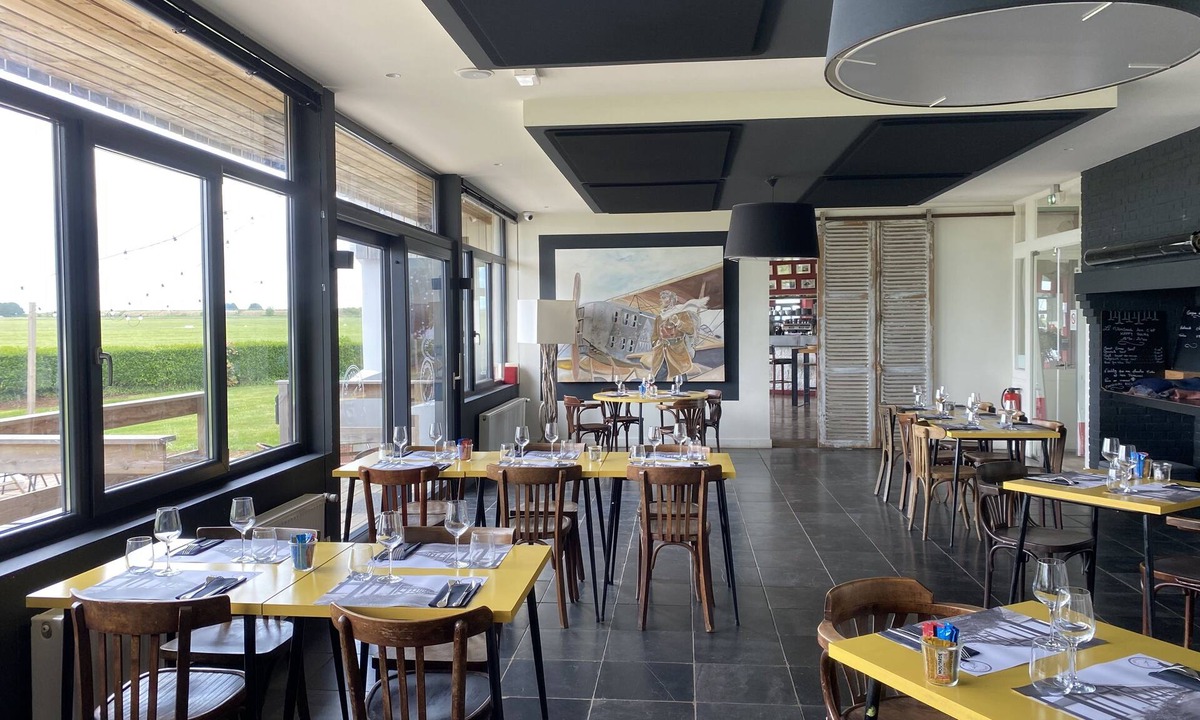 Buigny-Saint-Maclou Hotel | L'aérodrome de la Baie de Somme