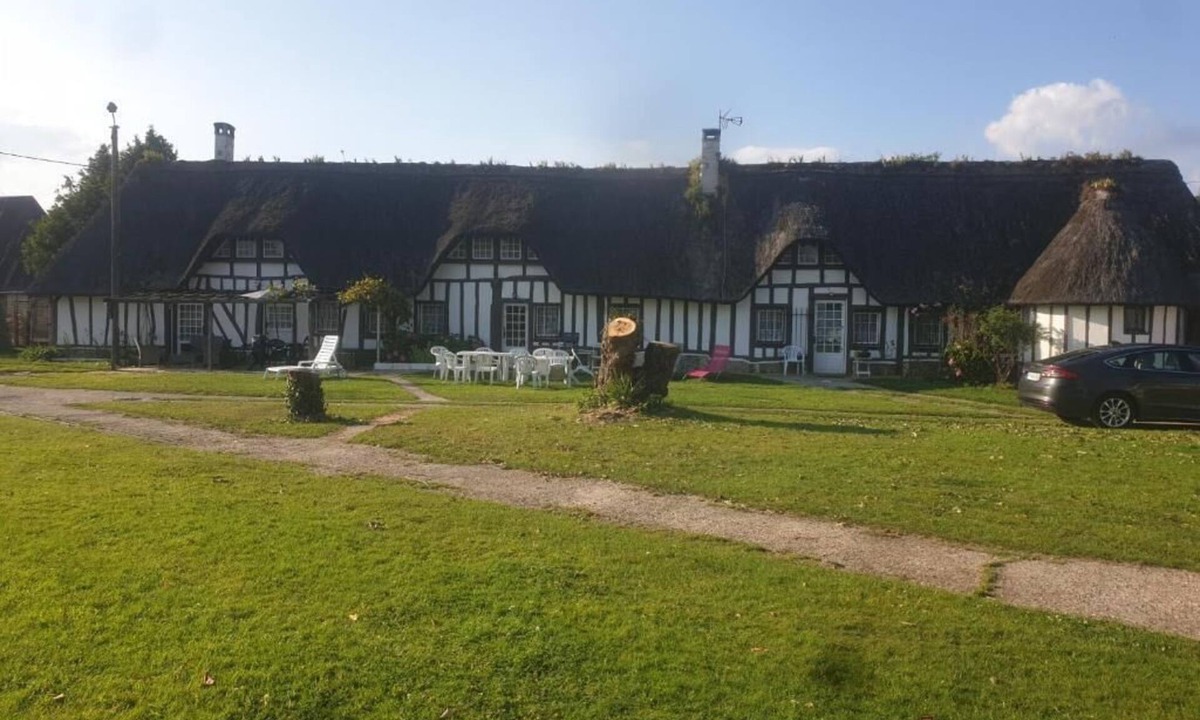 Goupil-Othon House | La Chaumière aux Lamas