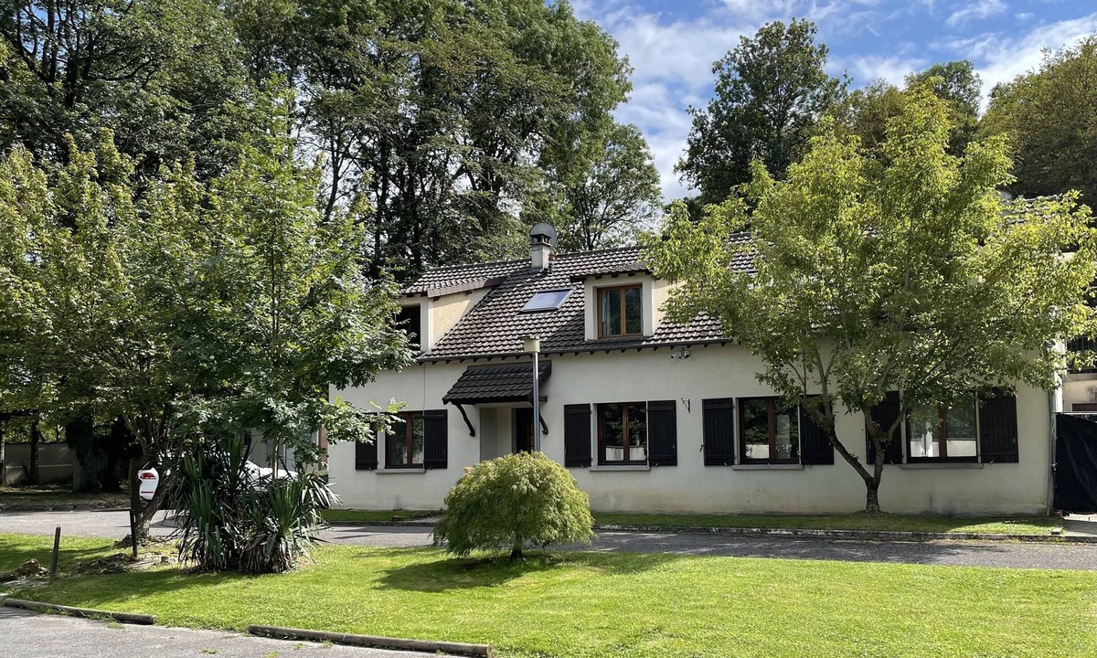Tournan-en-Brie Villa | La Clairiere