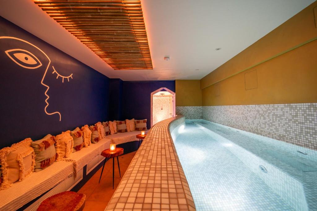 Quartier Saint-Ambroise Hotel | La Finca Hôtel & Spa