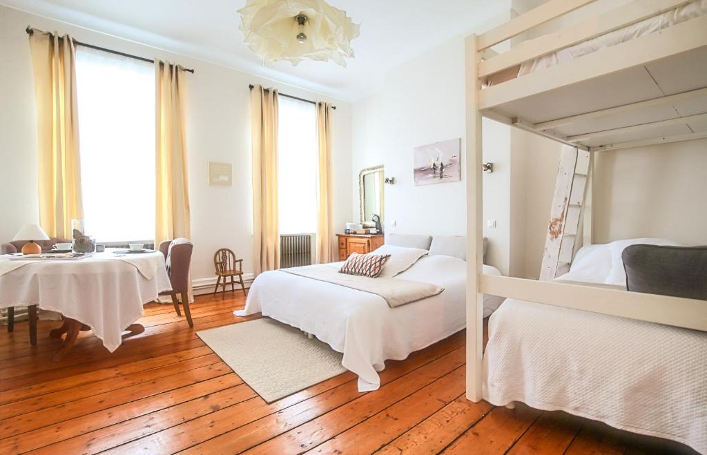 Ville Haute Bed & Breakfast | -- La main à la pâte --