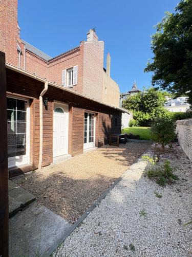 Cote Ouest Ormeaux Apartment | La Maison au fond du jardin