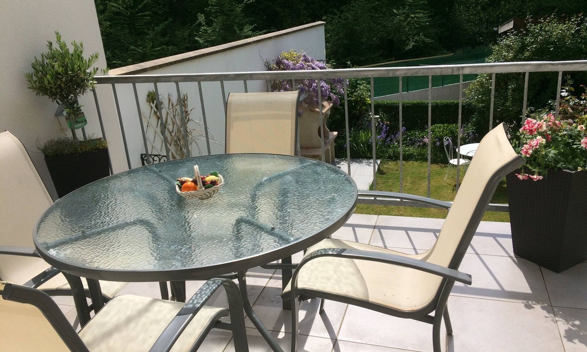 Neuville-sous-Montreuil House | La Mansarde