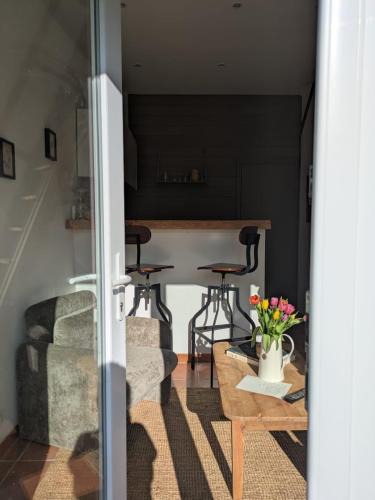 Saint-Aubin-Epinay Apartment | La sellerie - small barn