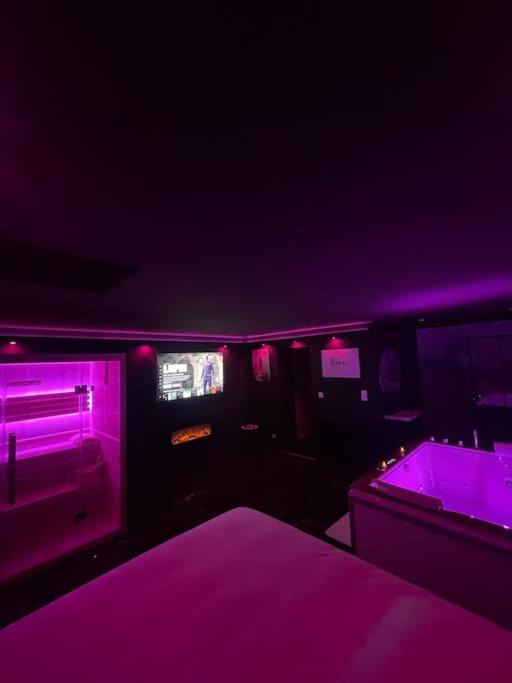 Saint-Jacques - Saint-Roch Apartment | La Suite Prestige Jacuzzi,Sauna,Netflix,Disney