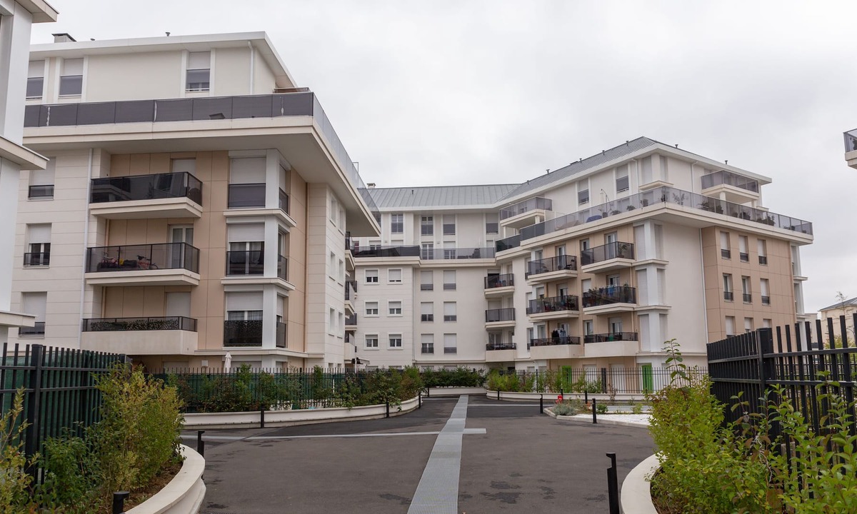 Drancy Apartment | La vie en rose - Near Paris/CDG/Bourget/Parc expo Villepinte