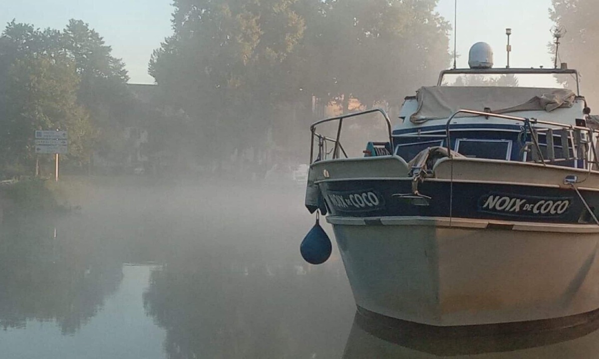 La Ferte-sous-Jouarre Boat Rental | Large houseboat on the Marne, ideal for a family!