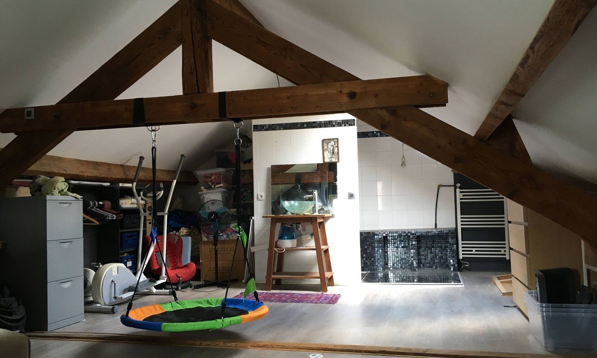 Pantin House | Large house with large garden