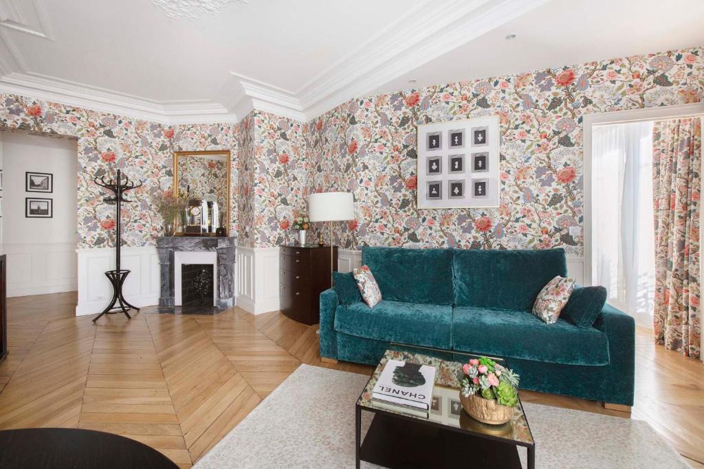Quartier Sainte-Avoye Apartment | LE BEAU MARAIS - Luxury Apartments, AIR COND, LIFT