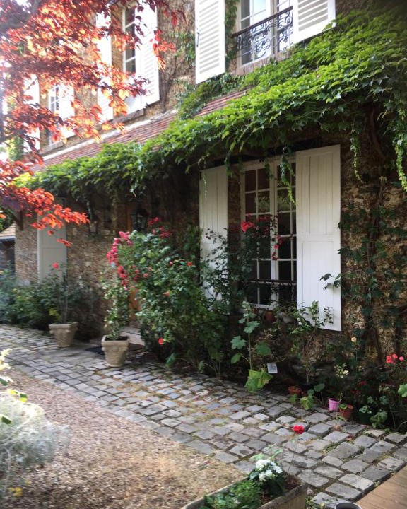 Grosrouvre Bed & Breakfast | Le Cèdre Bleu