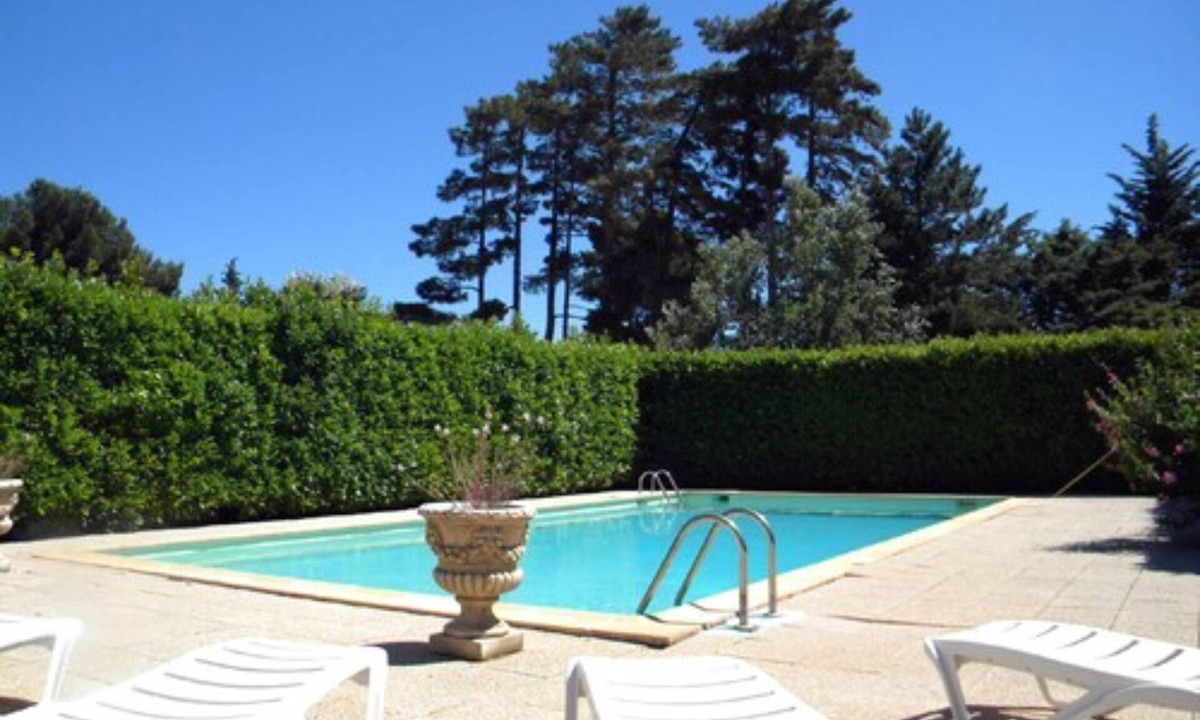 Pont-Saint-Esprit Hotel | Le Mas de l'Olivier