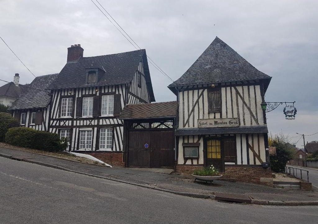 Aumale House | Le Mouton Gras