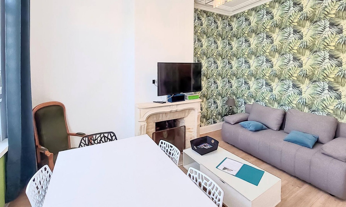 Dunkerque Centre Apartment | Look forward to a fantastic vacation experience in this beautiful vacation home near the sea!