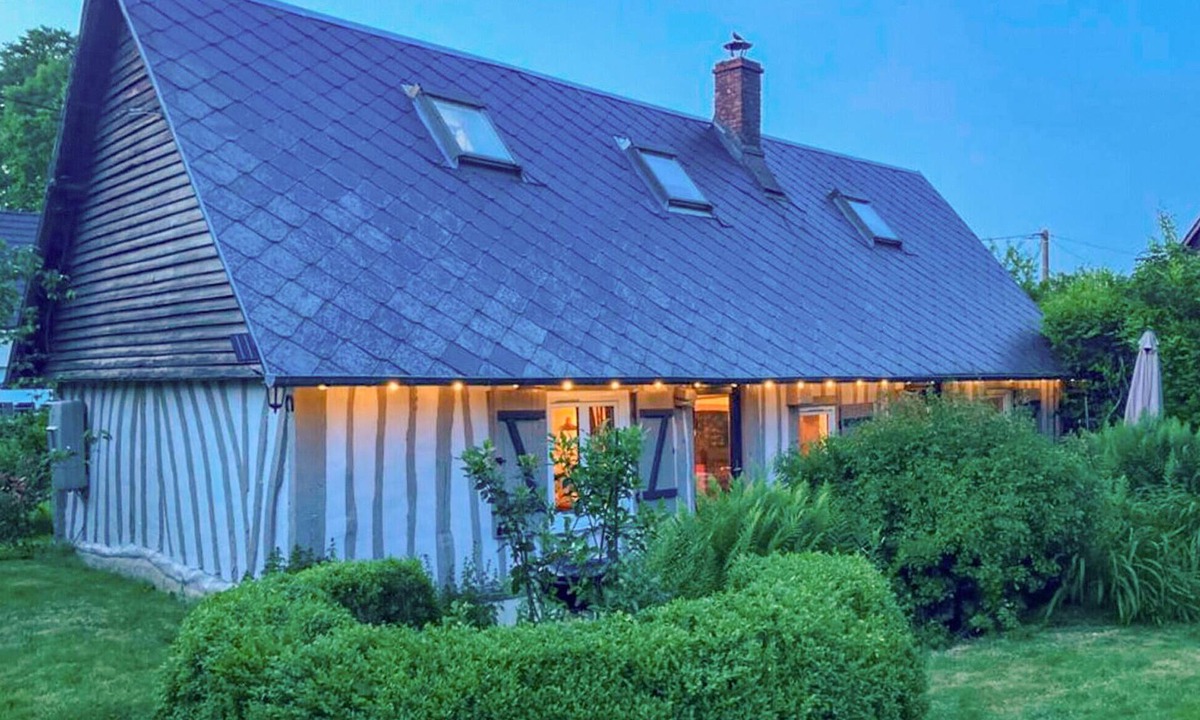 Canville-les-Deux-Eglises House | Lovely home in Canville les deux égli