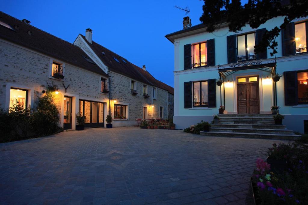Breuillet House | Maison d'hôtes LES RAINETTES