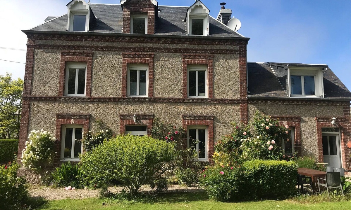 Saint-Pierre-en-Port House | Maison de Maître, Jardin Chatoyant, Village Toutes Commodités au Bord de la mer