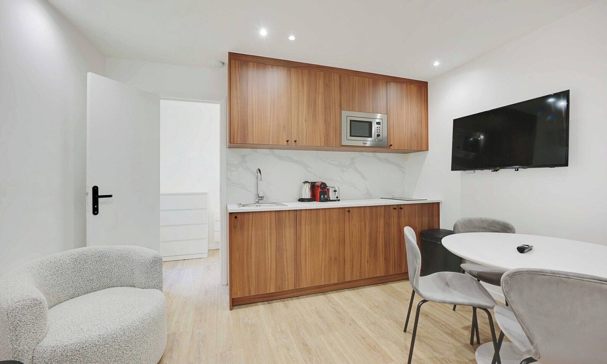 Aubervilliers Apartment | Modern apartment with terrace